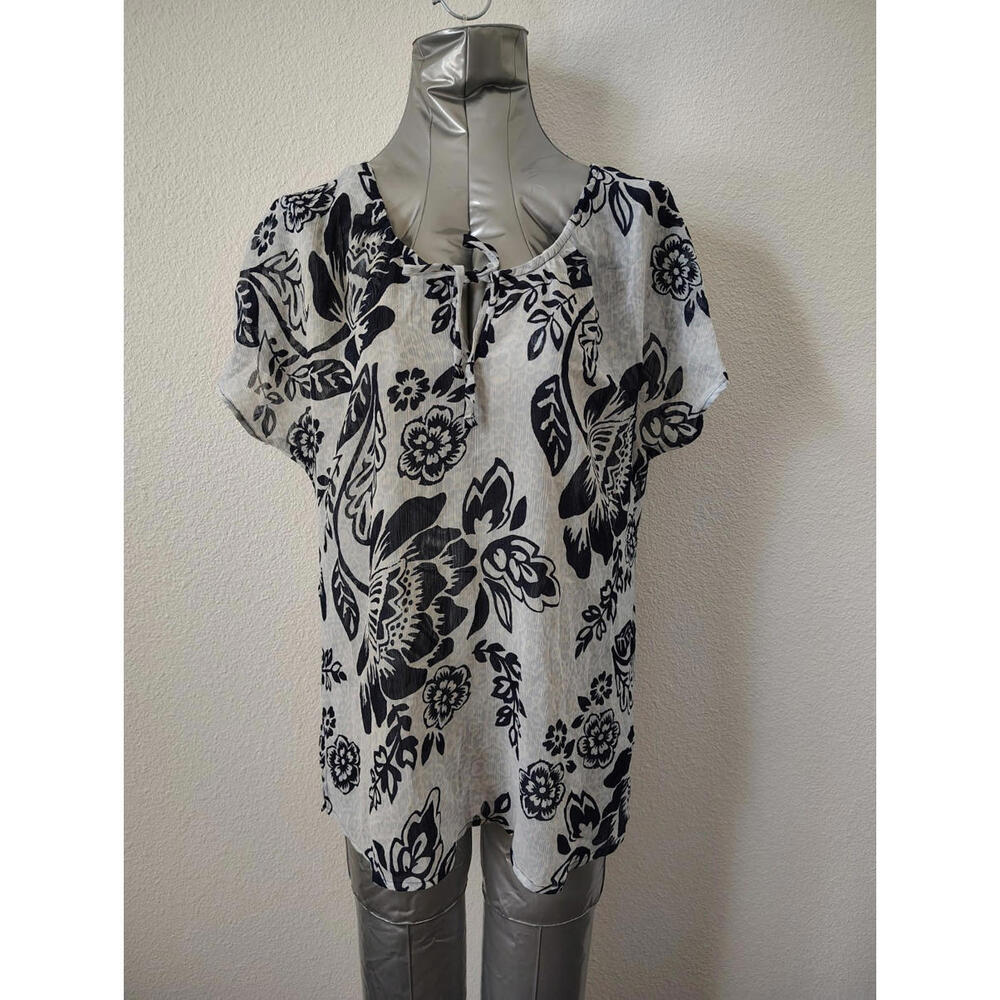 Floral New York And Company Sheer Blue Top Light Weight Round Neck Adjustable